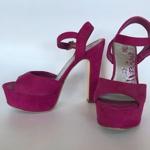 Women’s Velvet Style heels 7 1/2